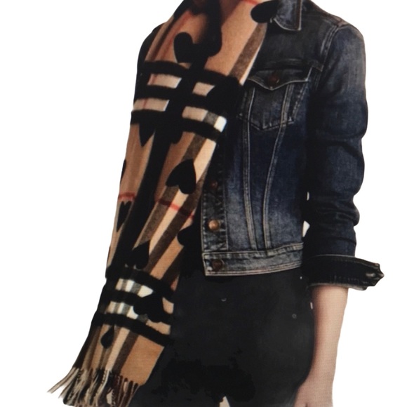 š§£NWT BURBERRY BLACK HEART SCARF š§£ - Picture 1 of 7